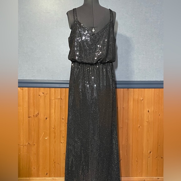 EUC- Elegant black maxi dress with shiny dots - Picture 2 of 5